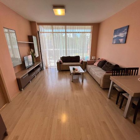 Lovely Apartments In Imanta With Free Parking Riga Esterno foto
