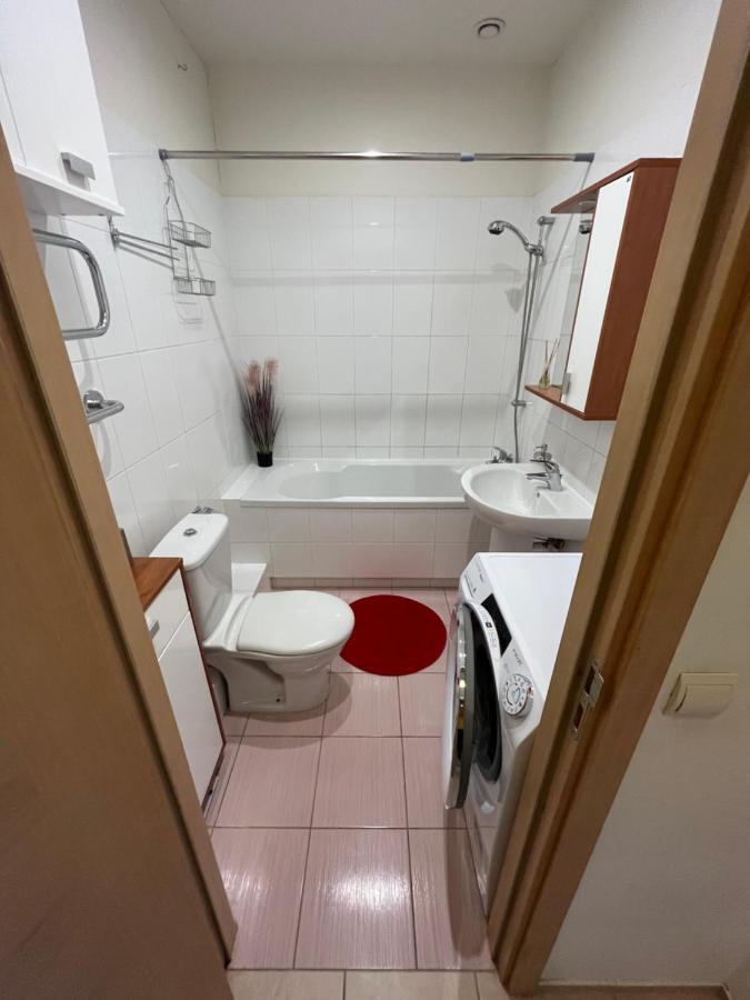 Lovely Apartments In Imanta With Free Parking Riga Esterno foto