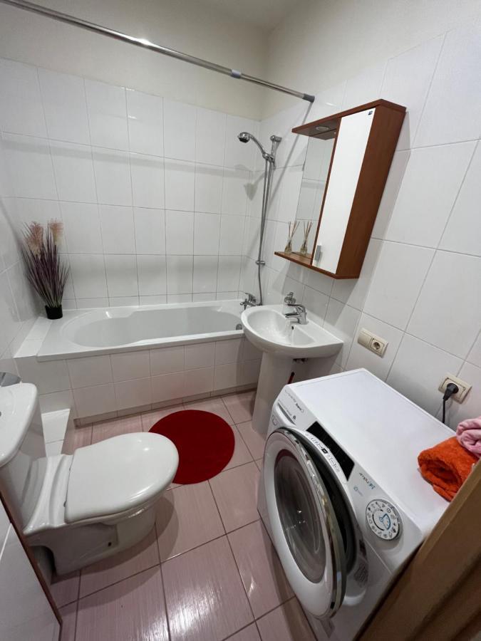 Lovely Apartments In Imanta With Free Parking Riga Esterno foto